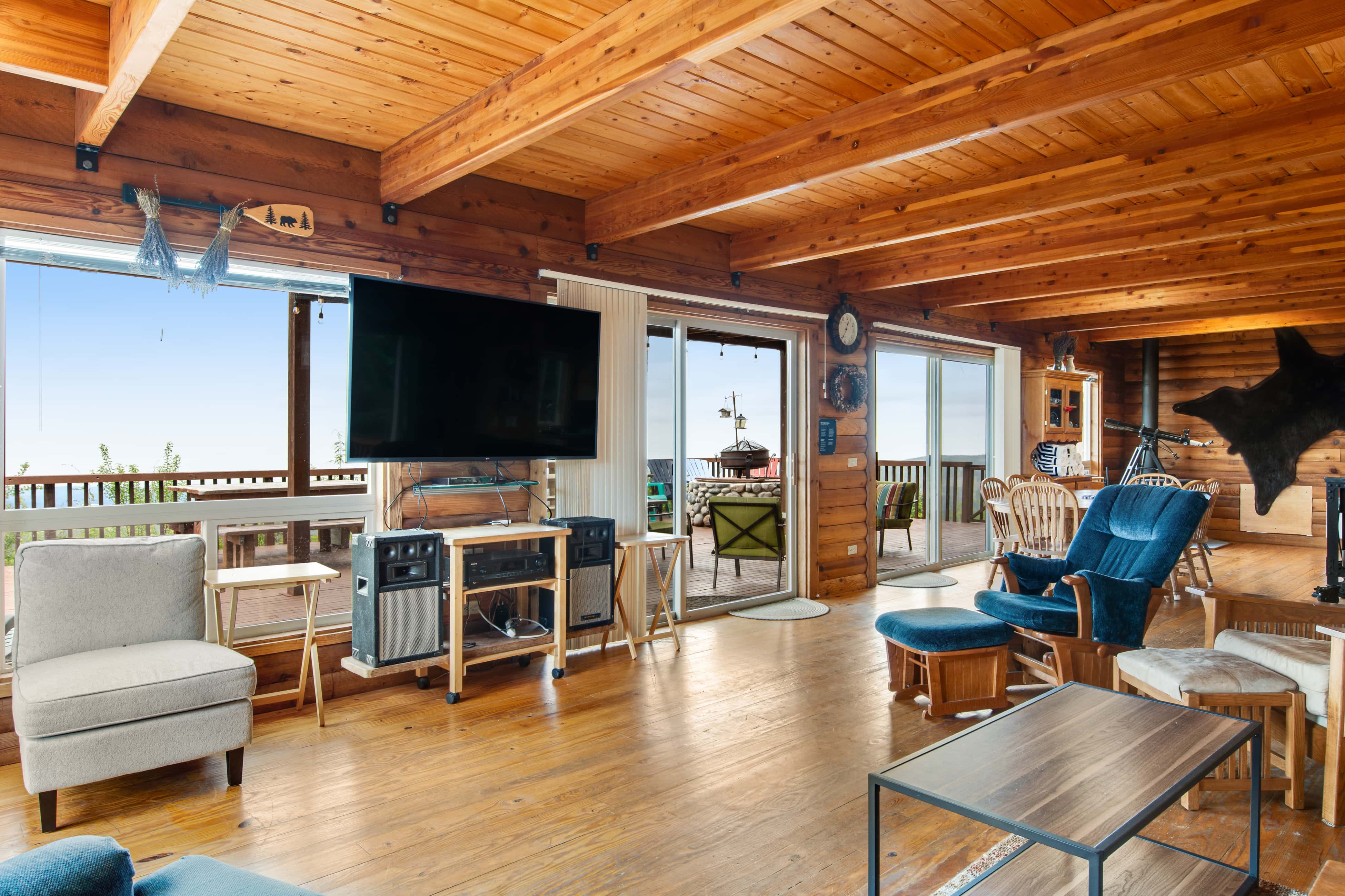 Port Angeles Blue Mountain Lodge with Bunkhouse