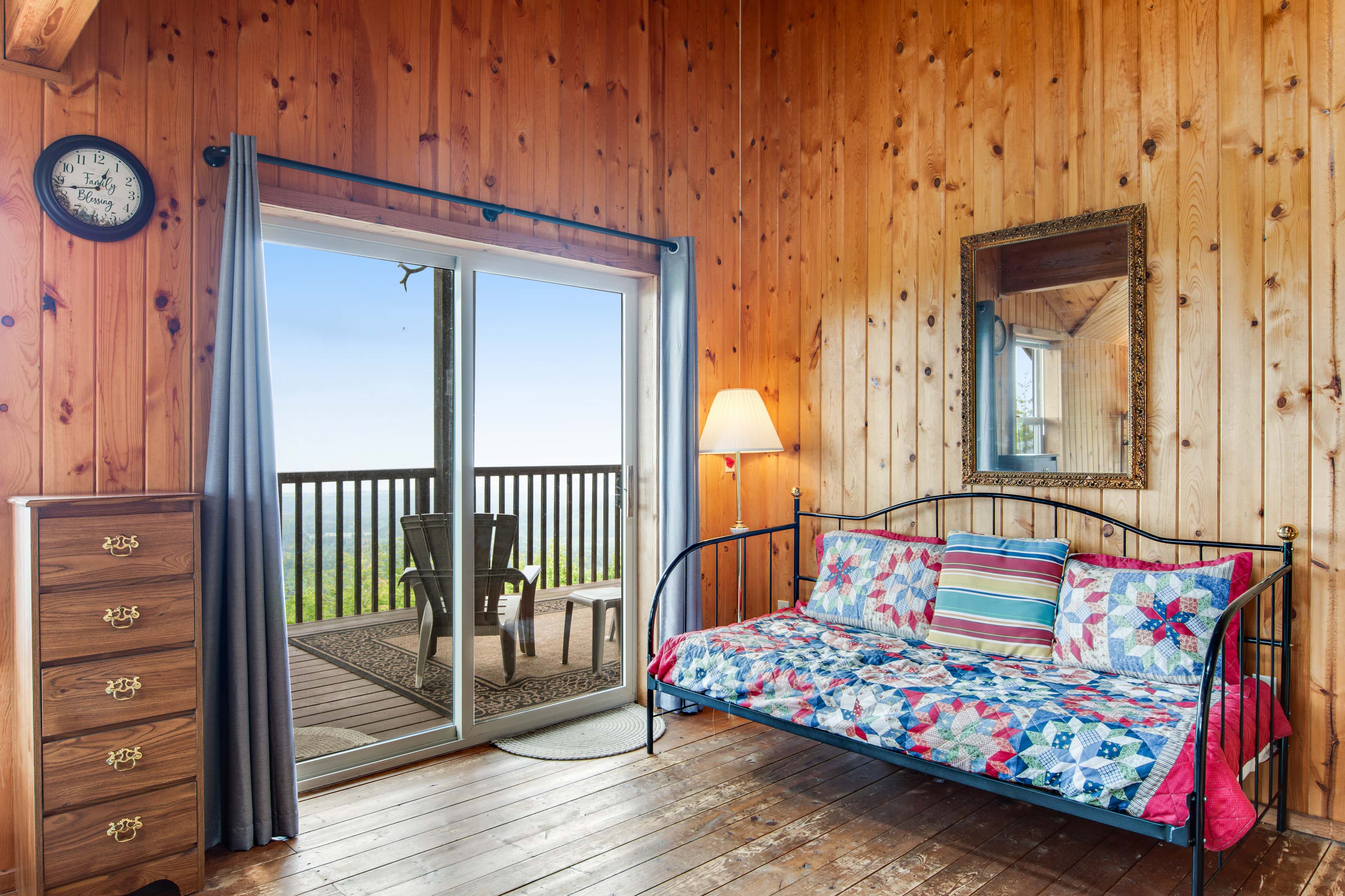 Port Angeles Blue Mountain Lodge with Bunkhouse