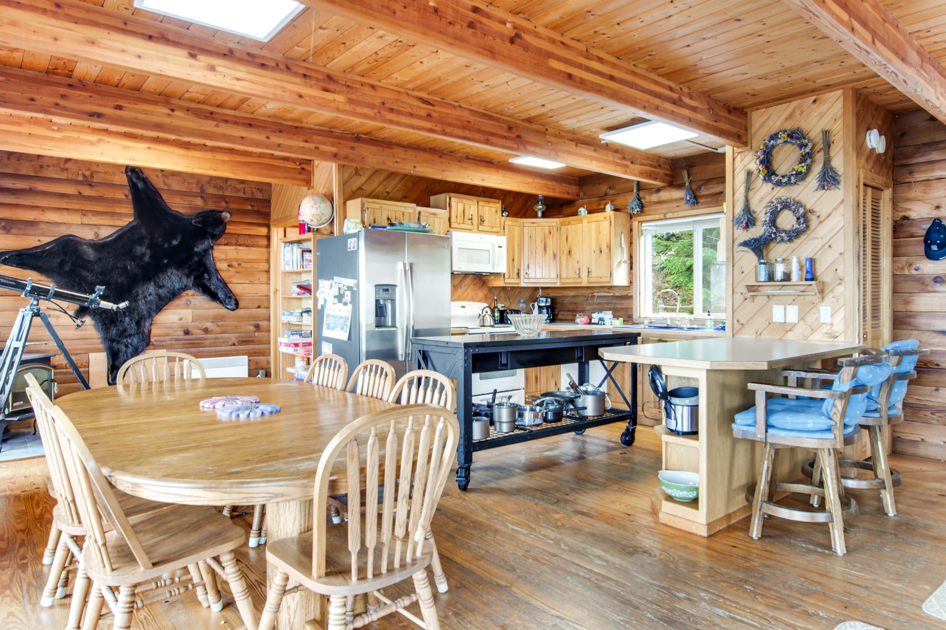 Port Angeles Blue Mountain Lodge with Bunkhouse