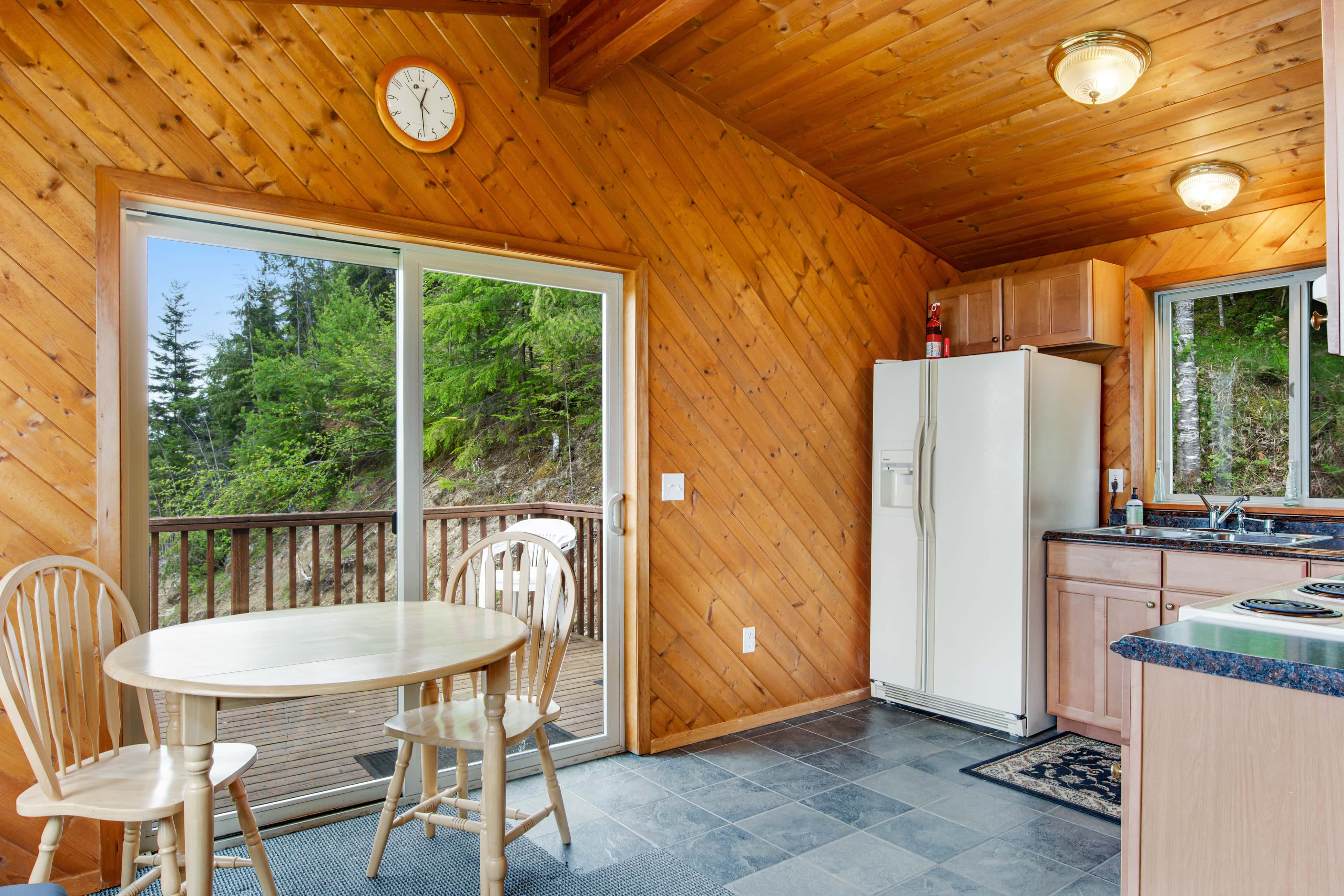 Port Angeles Blue Mountain Lodge with Bunkhouse