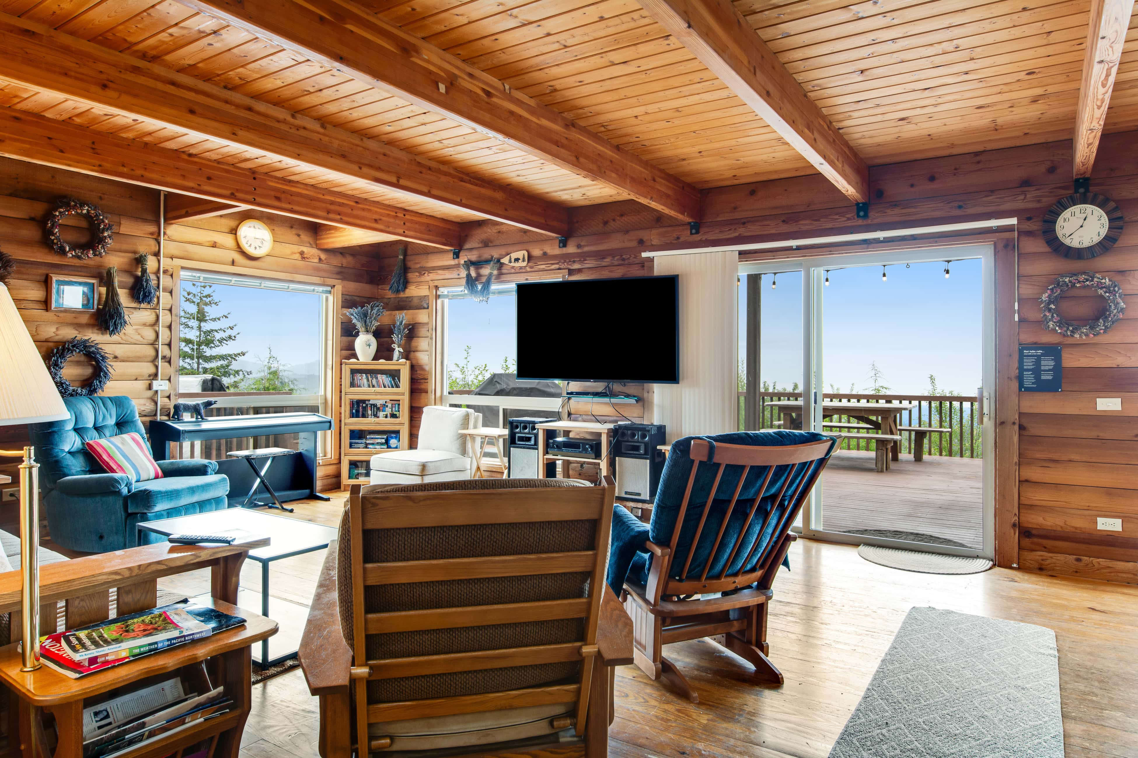 Port Angeles Blue Mountain Lodge with Bunkhouse