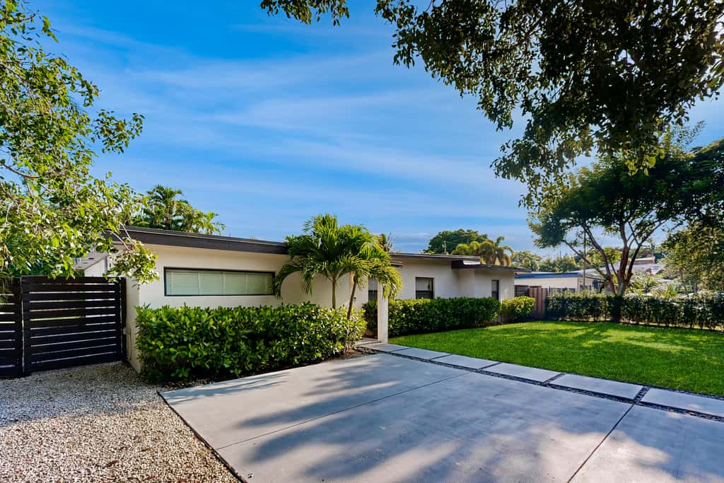Mid-Century Modern Oasis