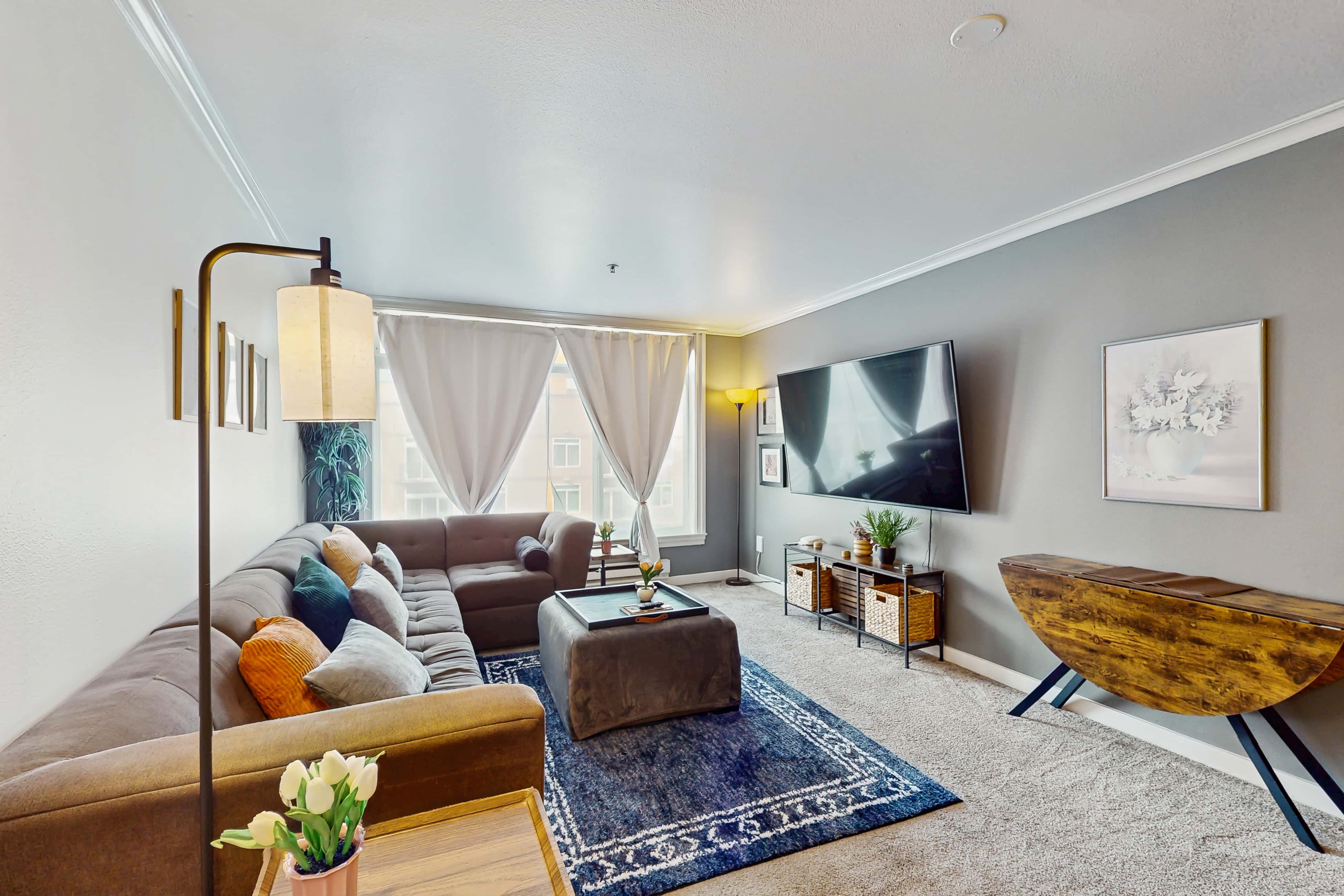 2-Story Penthouse w/ Private Terrace, Free Parking