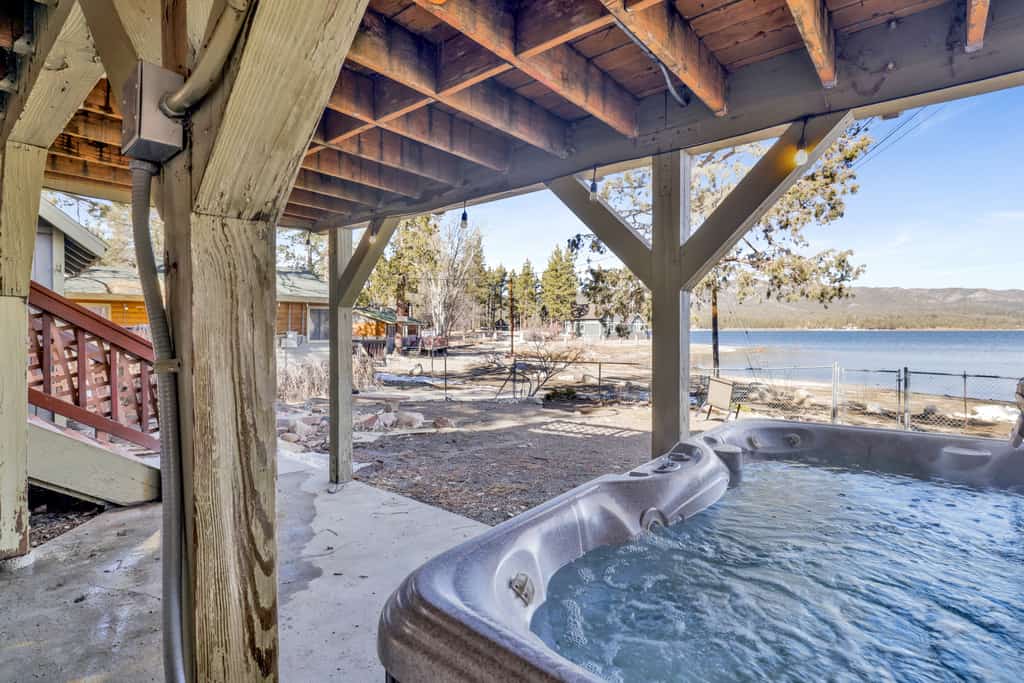 Lakeshore Cabin at Big Bear Lake | Hot Tub | Pool Table | Boat Dock