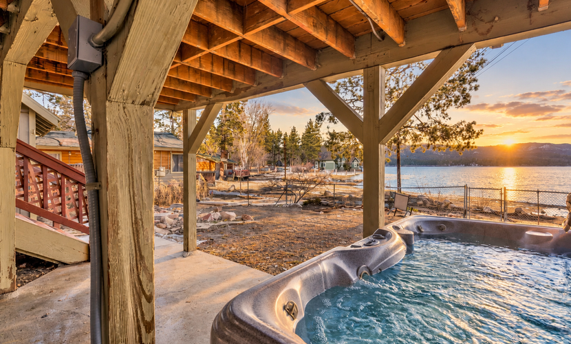 Lakeshore Cabin at Big Bear Lake | Hot Tub | Pool Table | Boat Dock