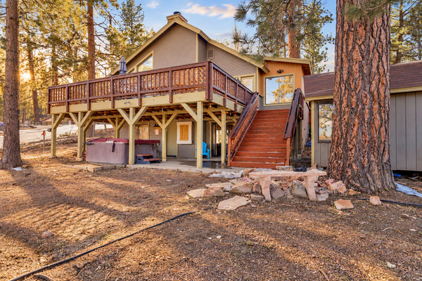 Lakeshore Cabin at Big Bear Lake | Hot Tub | Pool Table | Boat Dock