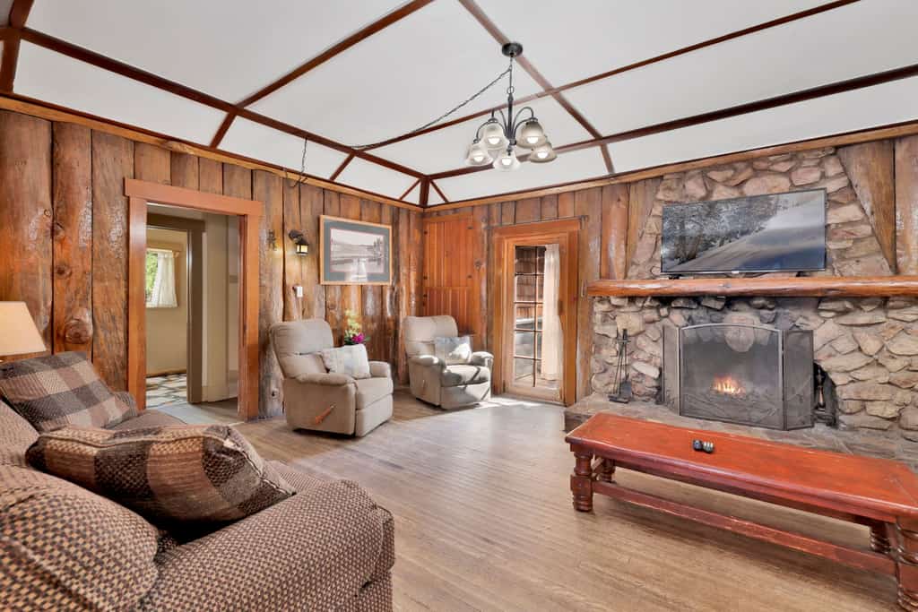 Historic 3BR Lodge House in Big Bear Lake | Pool Table, Lake Walk