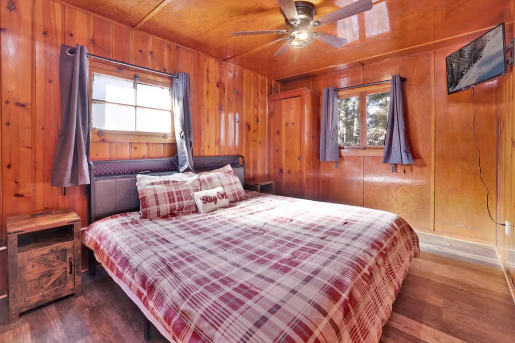 Little Pines Couples Lakeside Cottage at Big Bear Lake