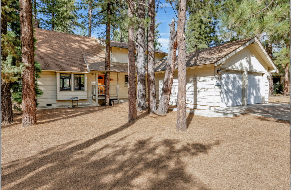 All Season Alpine Retreat 3BR/2BA: Private Steam Sauna, Hot Tub & Game Room