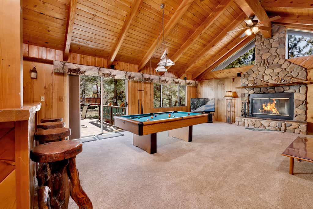"Moose Creek Chalet" | Walk to Snow Summit! Hot Tub, Pool Table & 4-Car Parking