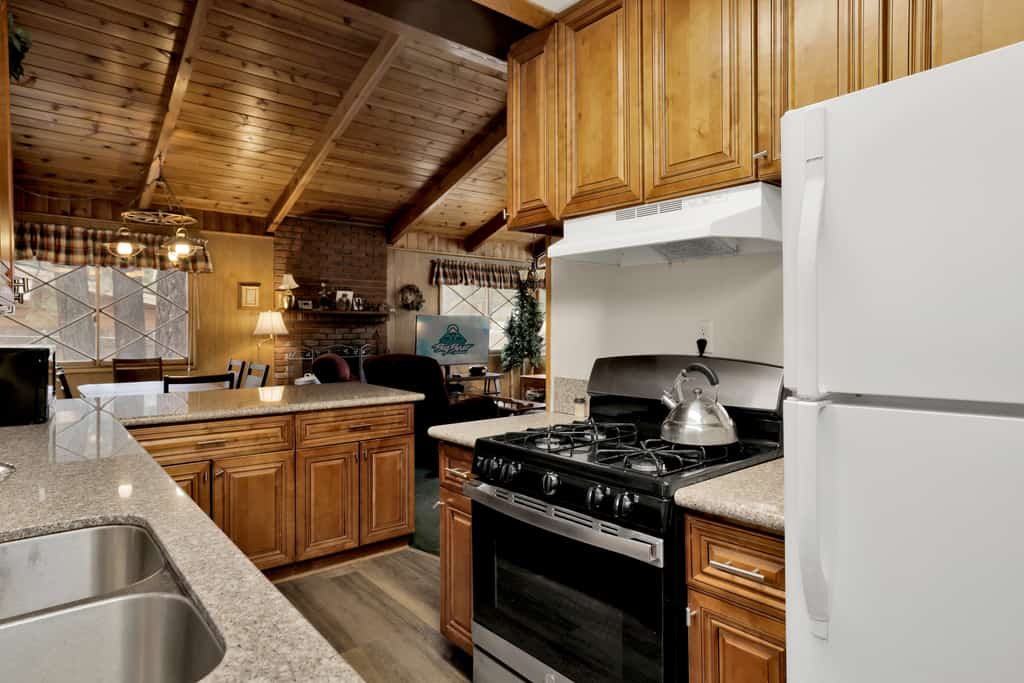 Single-Level Big Bear Cabin: Fenced Yard, Wood Fireplace, 3-Car Parking