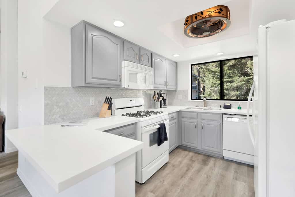 Walk to Bear Mtn Lifts! 2BR/2.5BA w/ Dual Master Suites & Private Garage