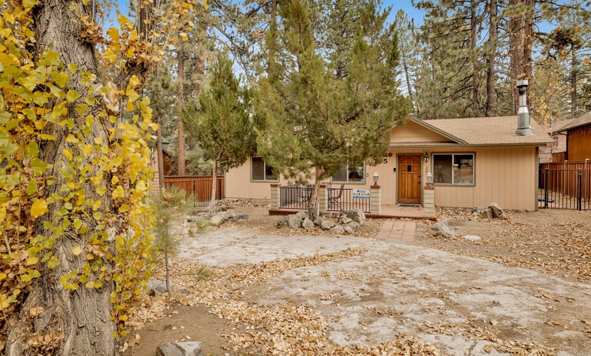 Popko's Place | 3BR/1BA Moonridge Cabin w/ BBQ Deck & Fenced Yard