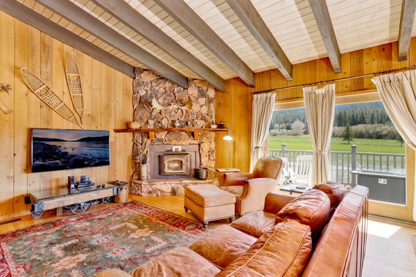 Family Retreat: Walk to Zoo & Golf Course | 3BR w/ BBQ & Wood Fire