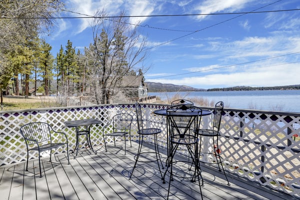 Modern 2BR Lakefront Cabin: Mins to Village w/ Dock Access & WIFI