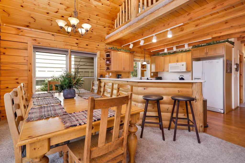 Arktos Jewel Log Cabin w/ Hot Tub + Pool Table