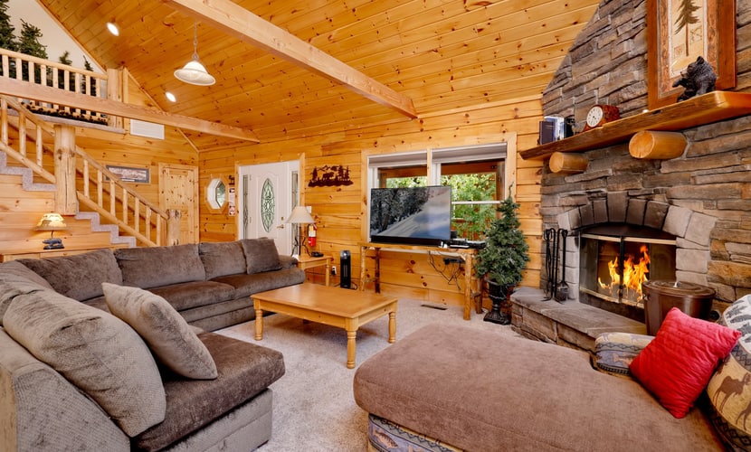 Arktos Jewel Log Cabin w/ Hot Tub + Pool Table