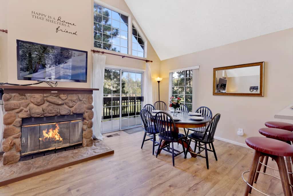 Bear Mountain Resort Chalet - Walk to Ski/Golf/Hiking- Essentials Included