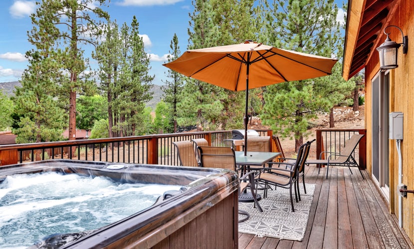 Eagle Ridge Views Log Cabin w/ Hot Tub + Games
