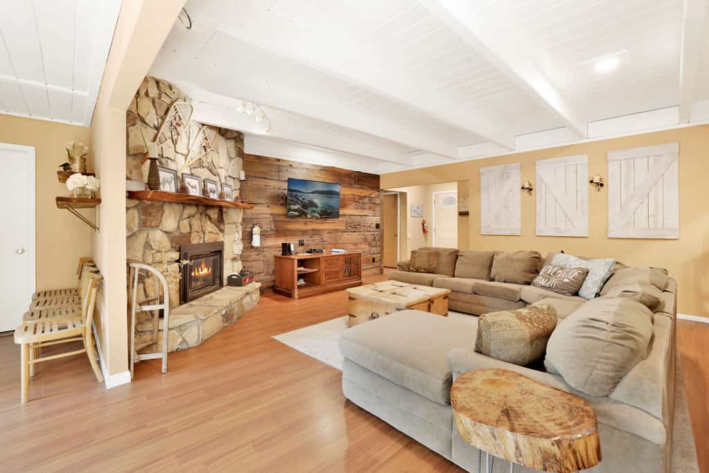 Cozy Up to Summit — Walk to Snow Summit | Hot Tub | Game Room | Mountain Retreat