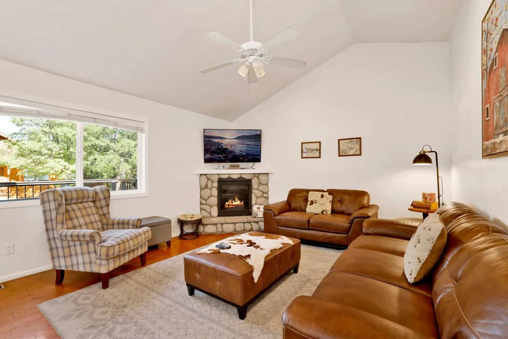 Mountain Modern Village Escape- Hot Tub-