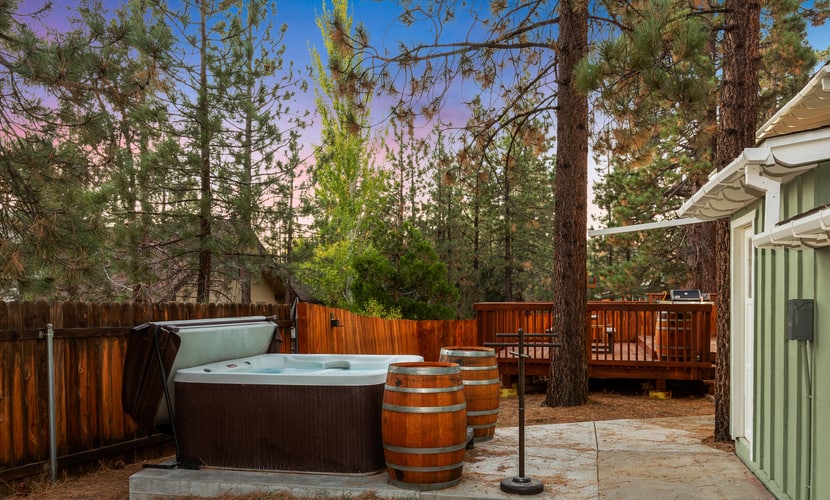 Mountain Fun Retreat | Steps to the Lake • Hot Tub • Kid-Friendly Game Room