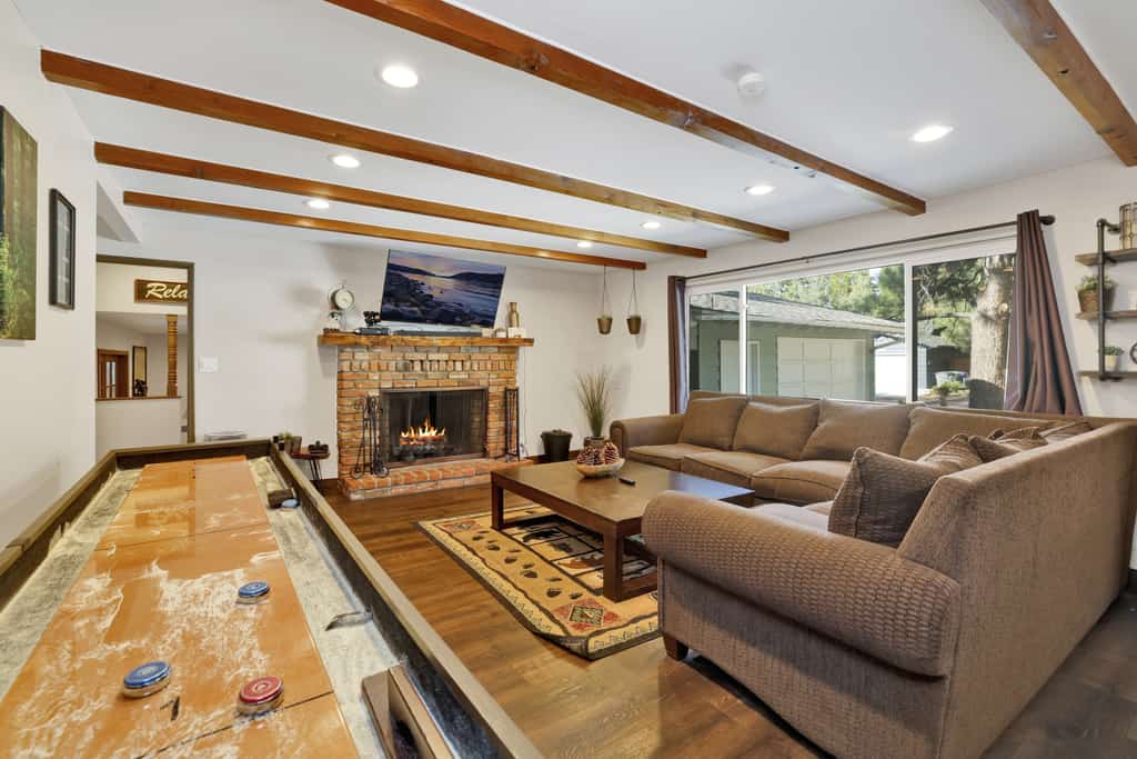 Mountain Fun Retreat | Steps to the Lake • Hot Tub • Kid-Friendly Game Room