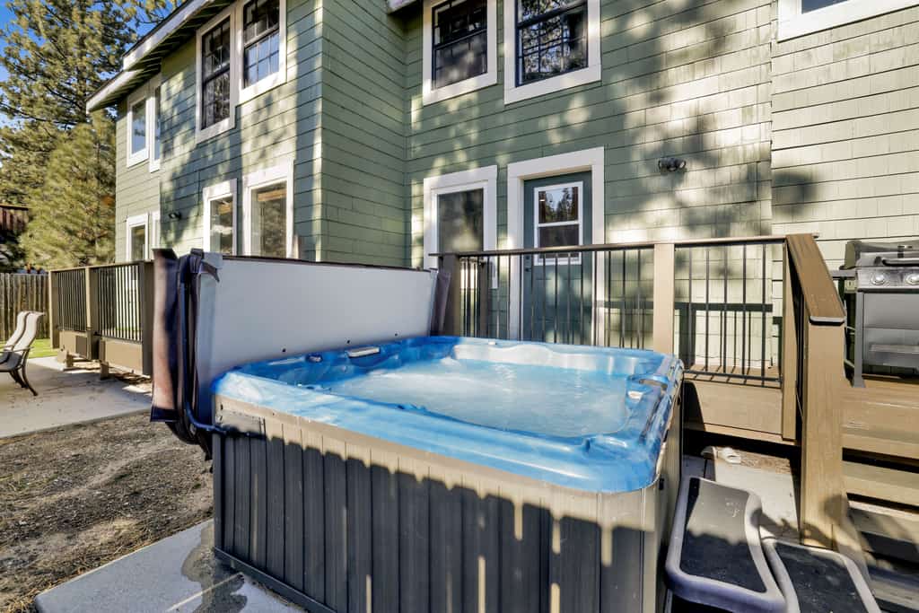 Fawnskin Chalet | Dual-Unit Retreat | Hot Tub, Game Room, Dog Run | Walk to Lake & Marina