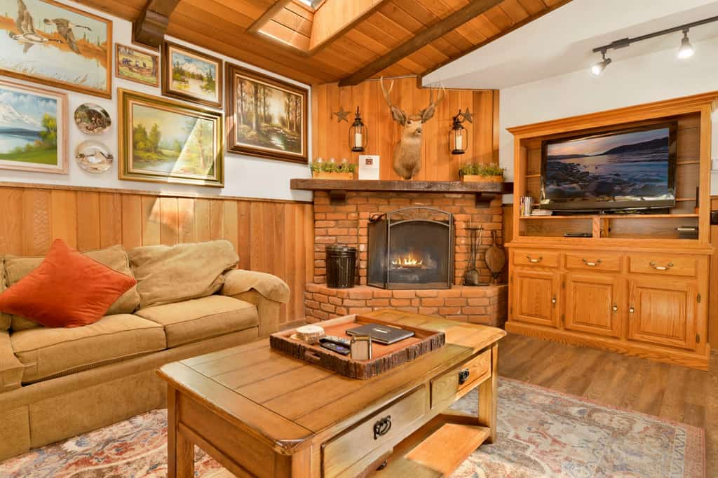 Moonridge Cottage at Bear Mountain Resort w/ Hot Tub
