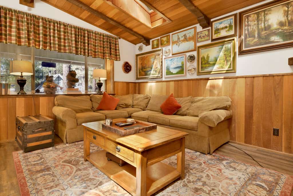 Moonridge Cottage at Bear Mountain Resort w/ Hot Tub