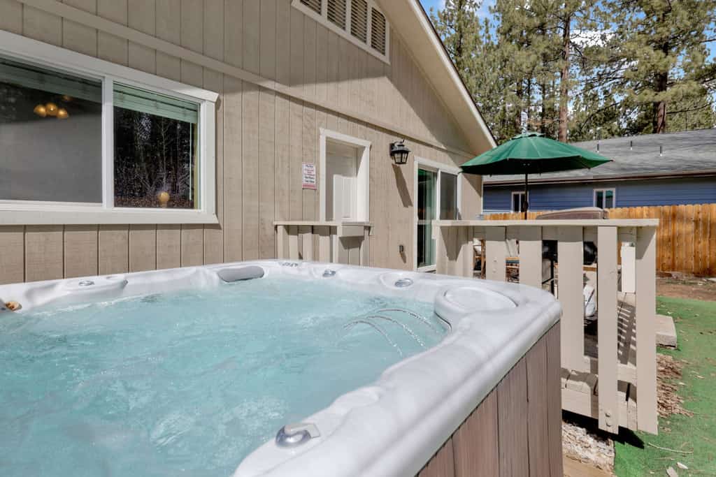 Kit Kats Hideaway Big Bear- Hot Tub- Games