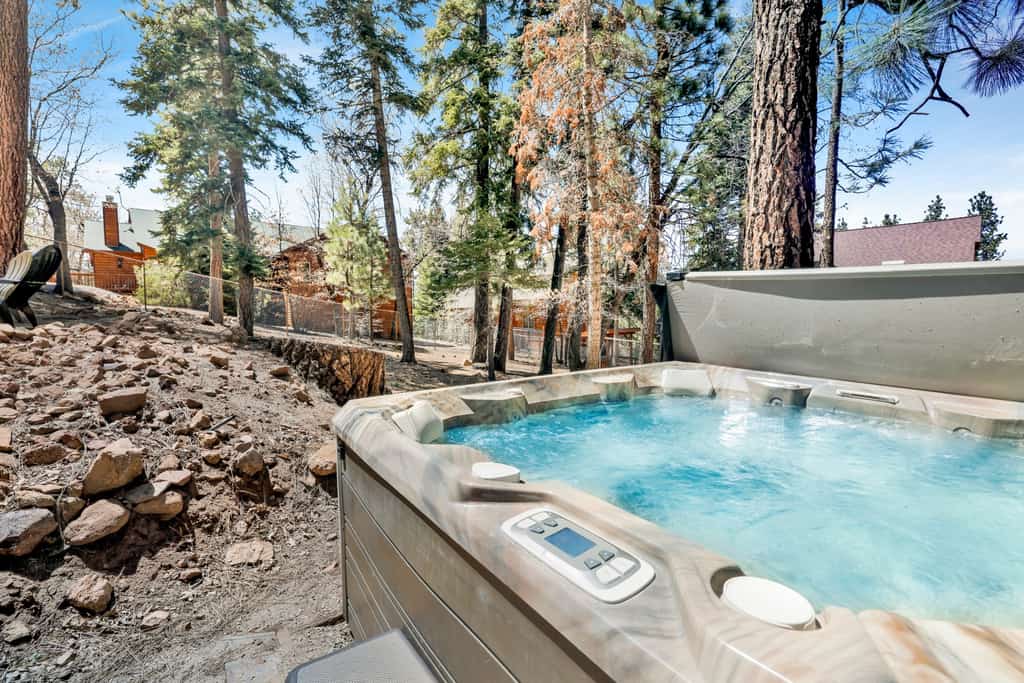Woodland Log Village Retreat w/ Hot Tub at Big Bear