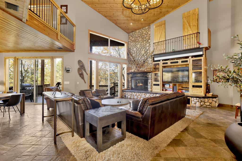 Grand Forest Lodge Retreat- Hot Tub- Games-
