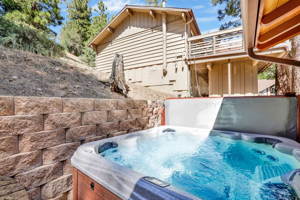 Moonlight Ridge Retreat w/ Hot Tub at Big Bear