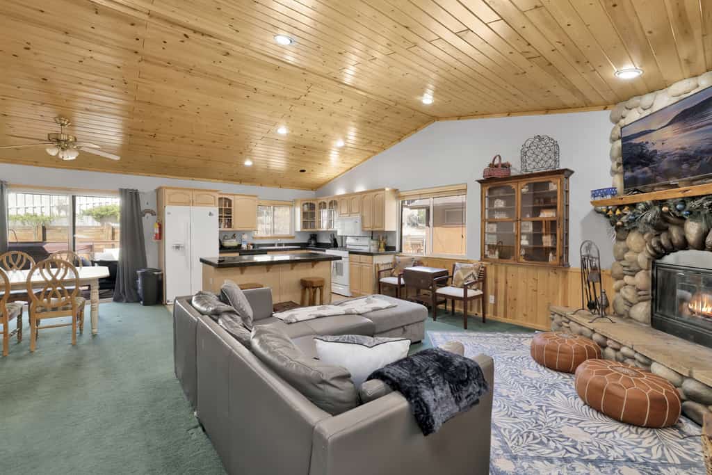 River Rock Lodge at Big Bear Village w/ Hot Tub