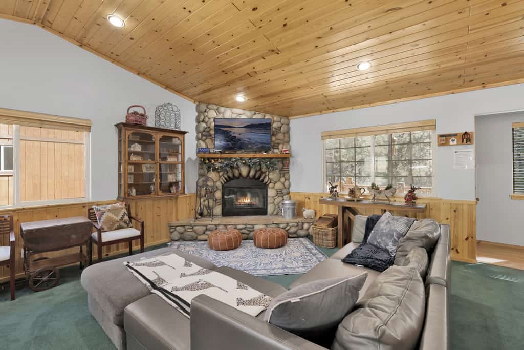 River Rock Lodge at Big Bear Village w/ Hot Tub