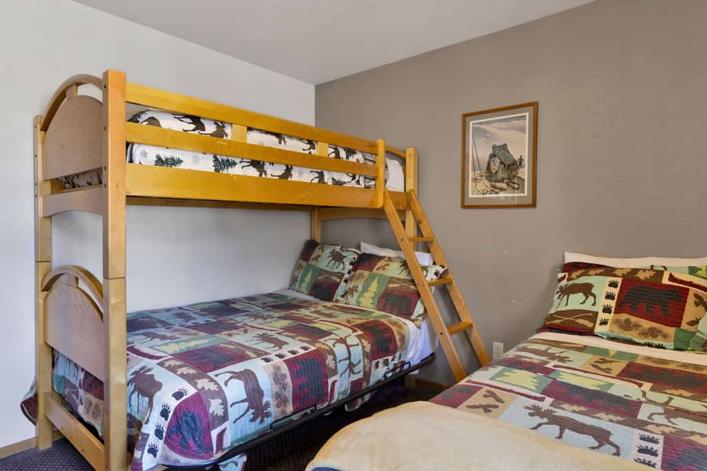 Little Cubs Fox Farm Retreat w/ Hot Tub + Games