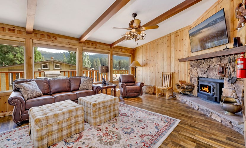 Happy Bear Ski Haus Retreat w/ Hot Tub