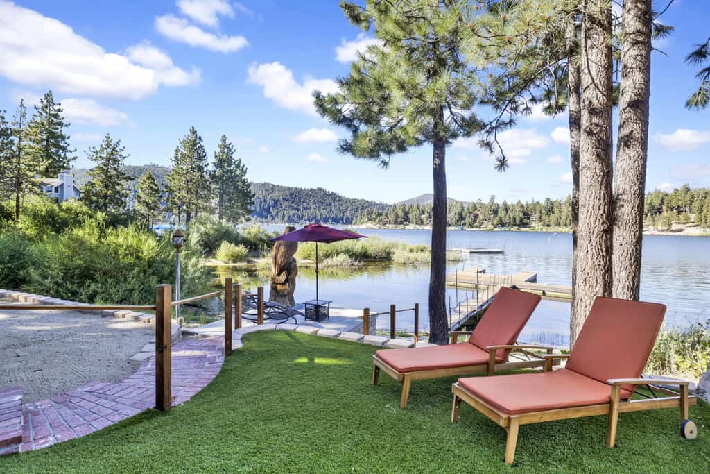 Cove Lakefront Chalet- Hot Tub- Games- Boat Dock