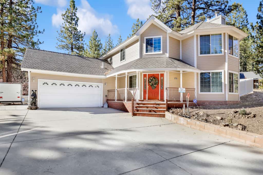 Mockingbird Getaway Big Bear- Hot Tub- Games- Walk to Activities