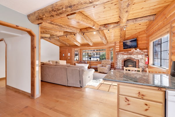 The Alps Log Cabin Retreat at Big Bear Lake