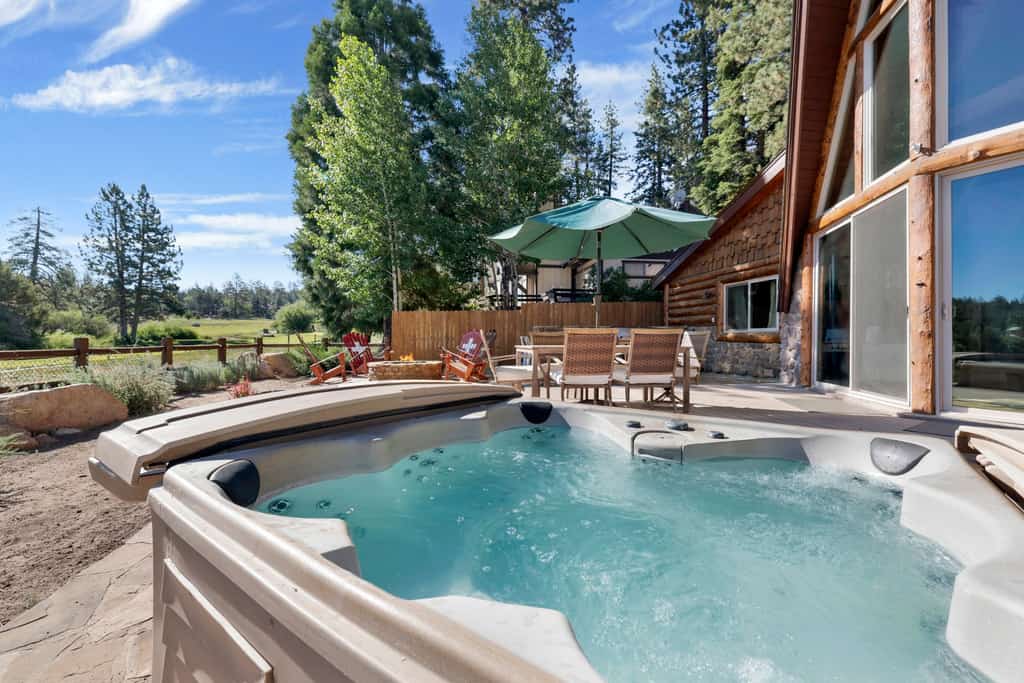 Big Bear Den Ski Haus Retreat w/ Hot Tub at Big Bear