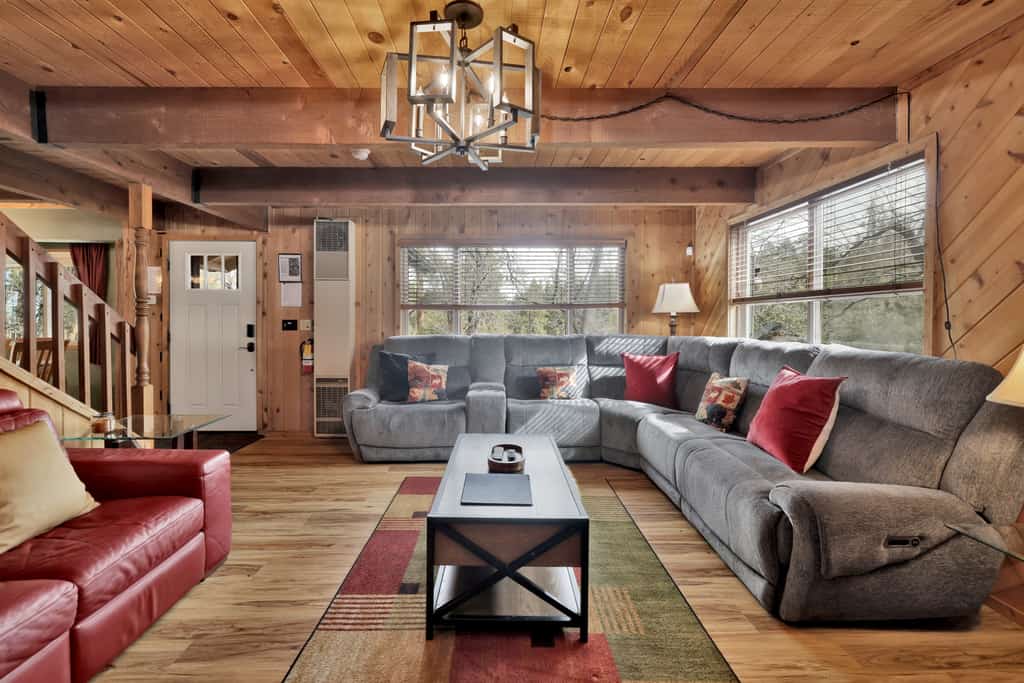 Alpine Adventure at Big Bear- Hot Tub- Central-