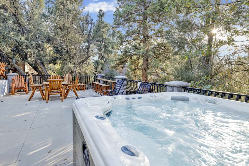 Sunset Ridge Villa at Big Bear ~ Hot Tub ~ Games ~ Multi-Level Luxe Chalet Retreat