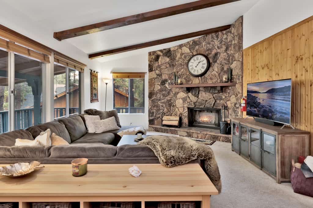 Casa Bosque Log Cabin Retreat w/ Hot Tub