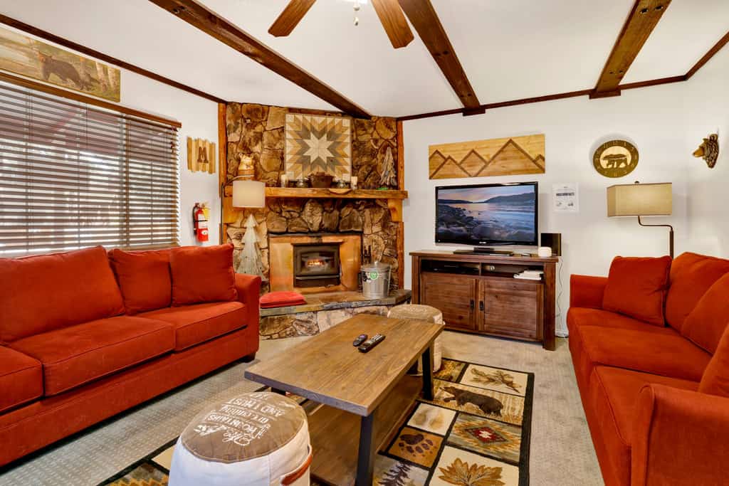 Adorable Sugarloaf Mountain Getaway in Big Bear