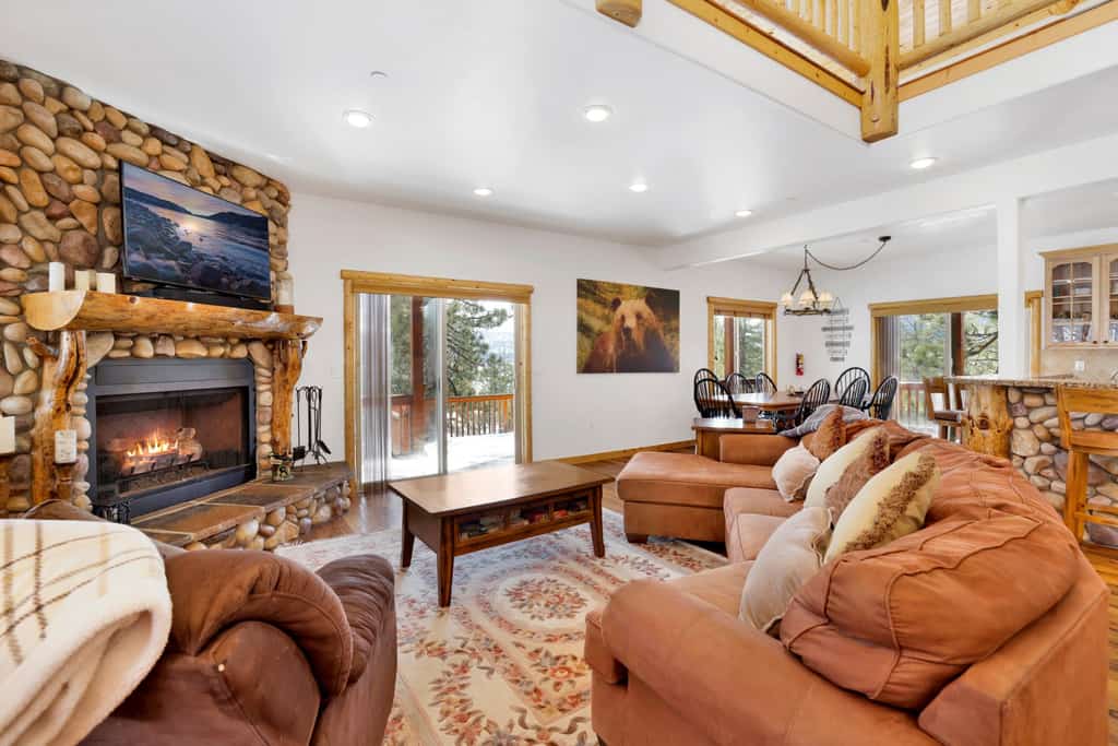 Cozy Lakeview Hideaway | Stunning Lake Views | Game Room, EV Charger | Fawnskin, Big Bear
