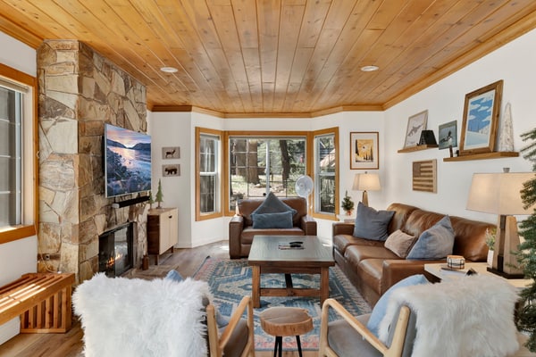 Green Canoe Cabin at Moonridge w/ Hot Tub