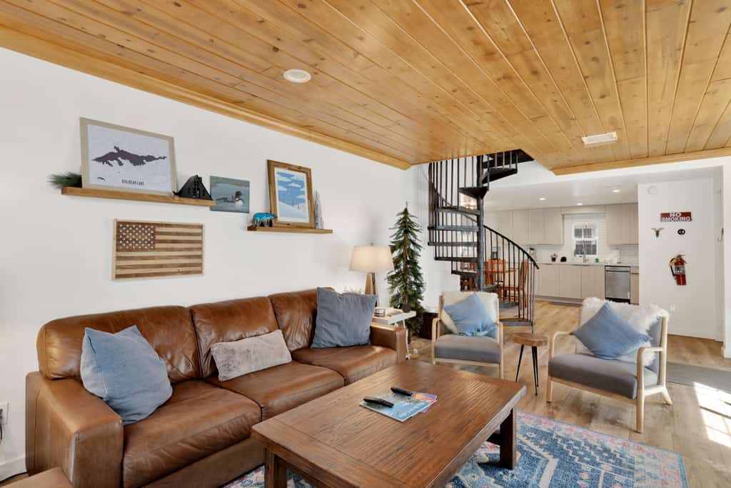 Green Canoe Cabin at Moonridge w/ Hot Tub