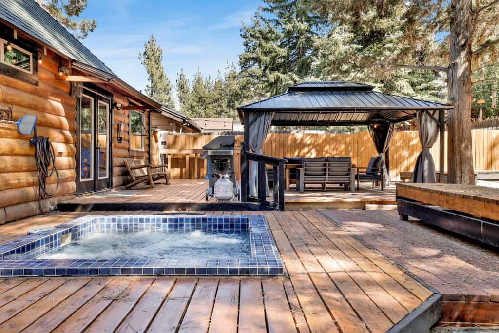Maltby Modern 1936 Cabin w/ Hot Tub + Games
